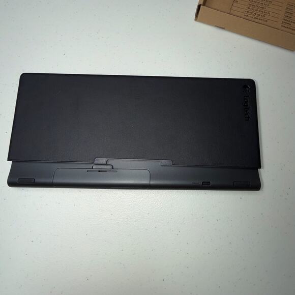 Logitech Brand model Y-R0021 Tablet Keyboard for Android 3.0+ Bluetooth - Picture 4 of 6